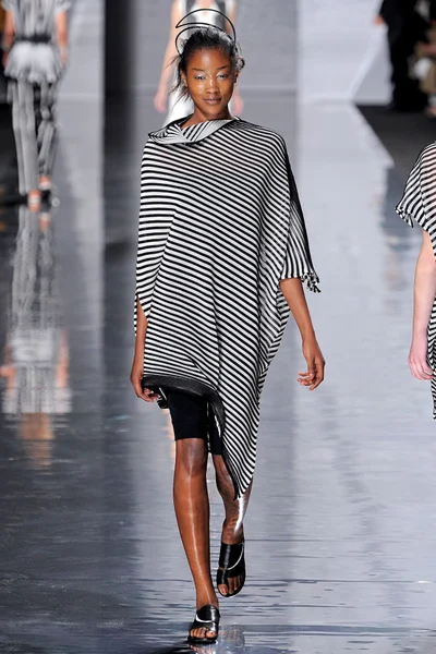 Look 16
